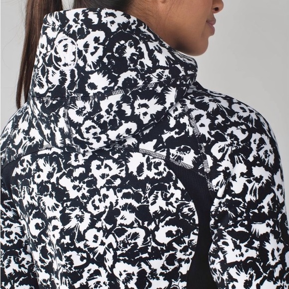 Lululemon Scuba Hoodie III - Picture 4 of 9